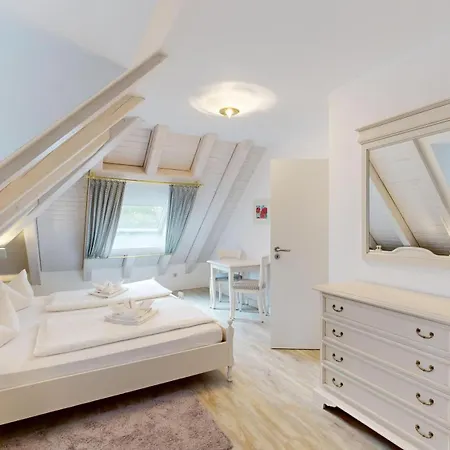 Haus Strelasund 17 *